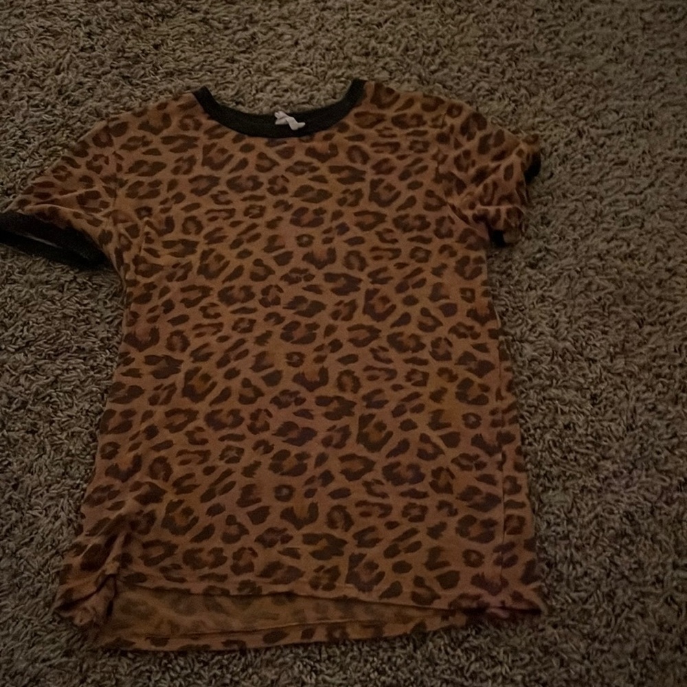 Girls Dillards Cheetah Print shirt.
